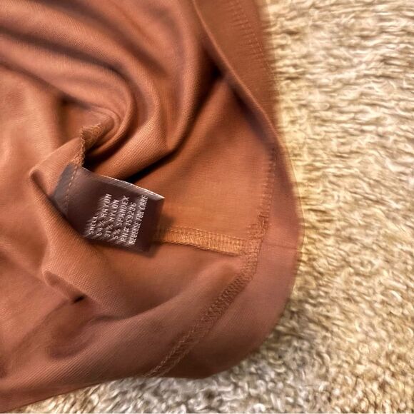 J. McLaughlin Brown Fall time Shirt Women’s Medium - Picture 4 of 5